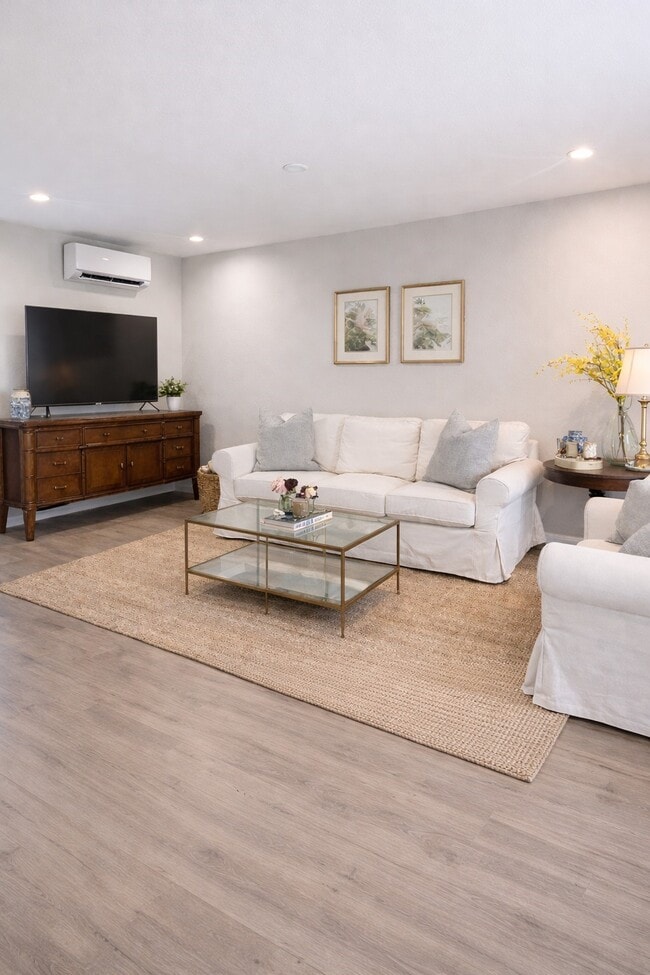 Foto del edificio - 645 E 11th 1/2 St