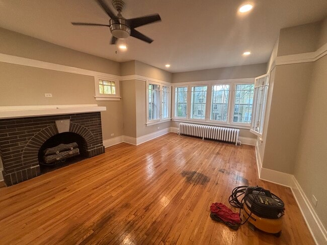 Building Photo - 5917 N Artesian Ave