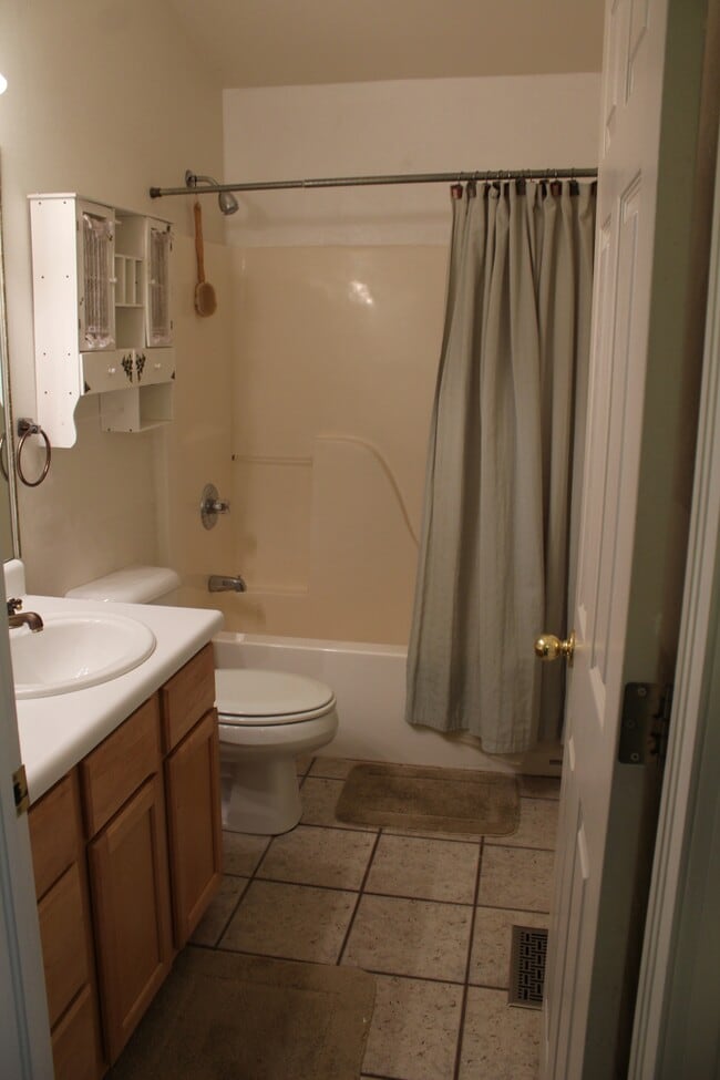 Foto del edificio - 201 Mallow Ct