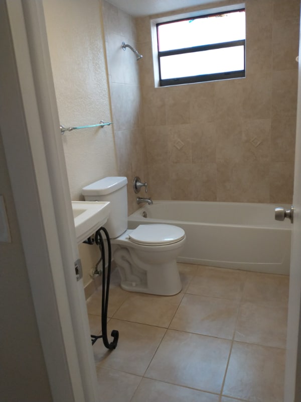Photo - 16 ave 43 Pl (Hialeah, FL)