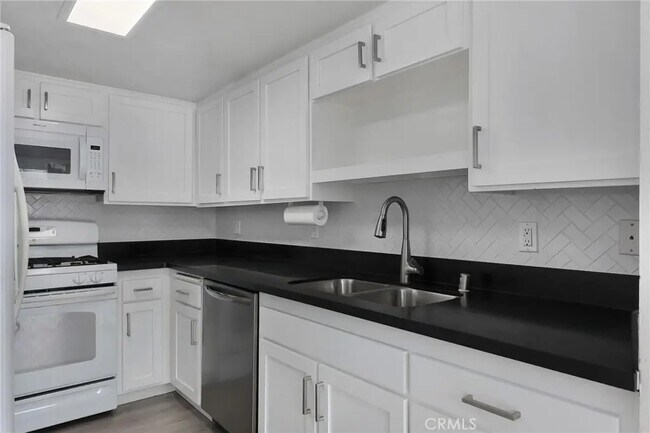 Foto del edificio - 11818 Moorpark St