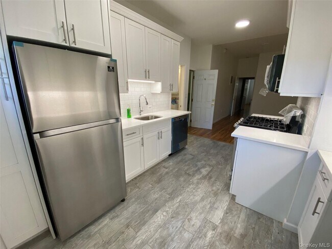 Building Photo - 57-09 Catalpa Ave