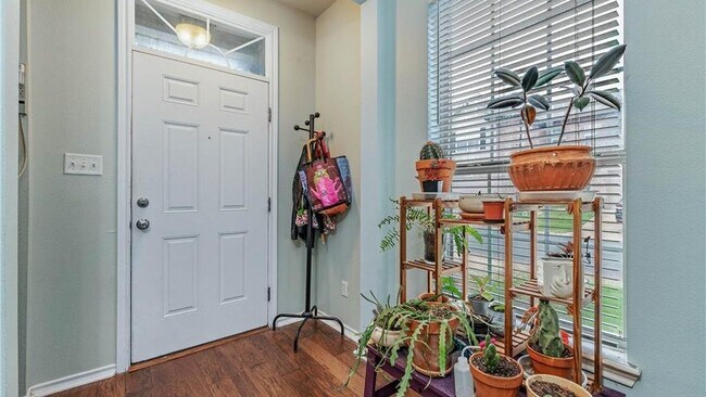 Foto del edificio - 1425 W Villa Maria Rd