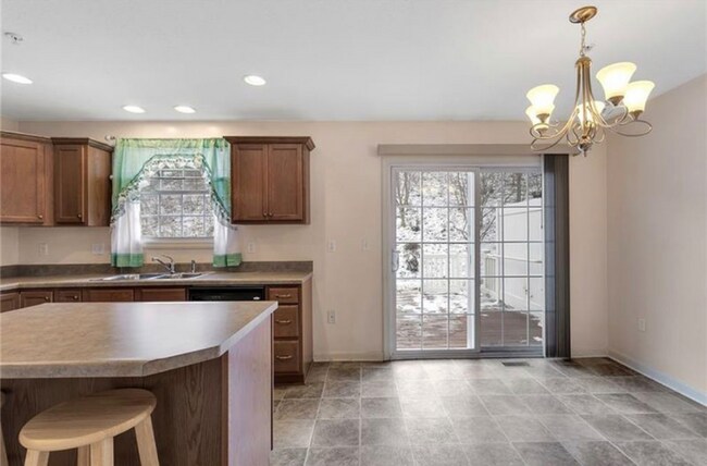 Foto del edificio - 225 Persimmon Lane