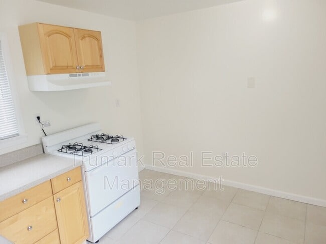 Photo - 927 E Lexington Dr Apartment