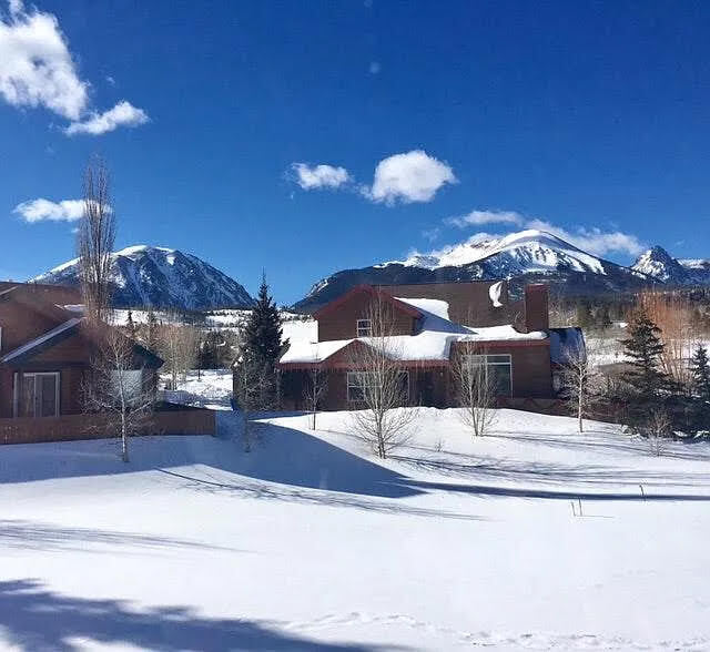 Vista desde la sala de estar y la terraza. - 101 Blue Grouse Ln