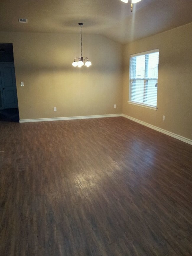 Kelly's Cove Apartments in Nash, TX