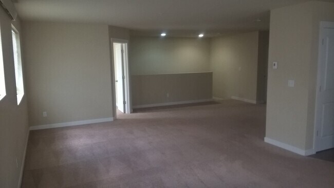Building Photo - 1613 Burnside Pl