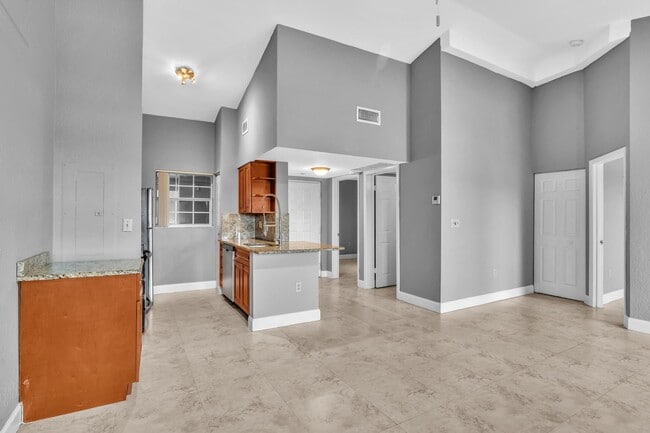 Foto del edificio - 2841 N Oakland Forest Dr