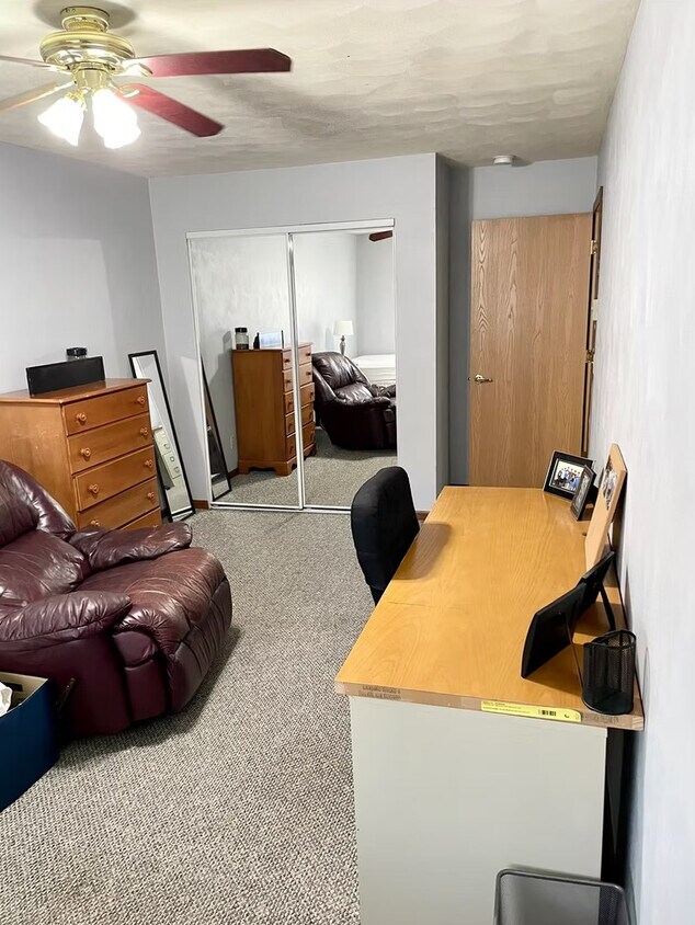 Foto principal - 410 10th Street N