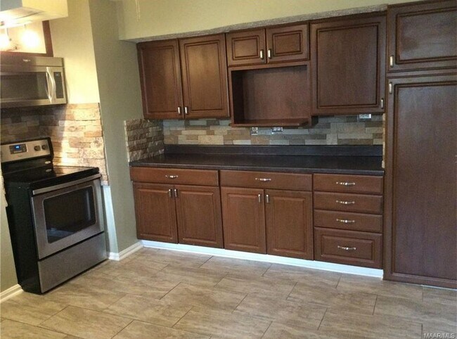 Building Photo - 3284 Little John Dr