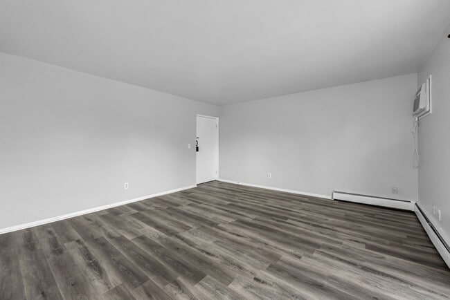 Building Photo - 930 Snider Rd