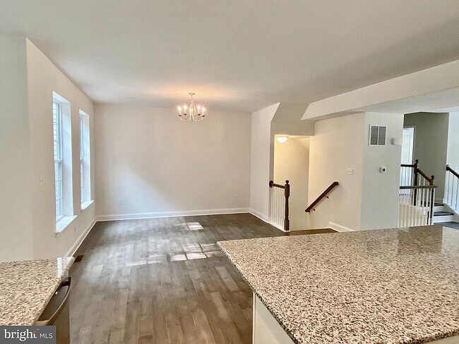 Building Photo - 85 Westhampton Dr