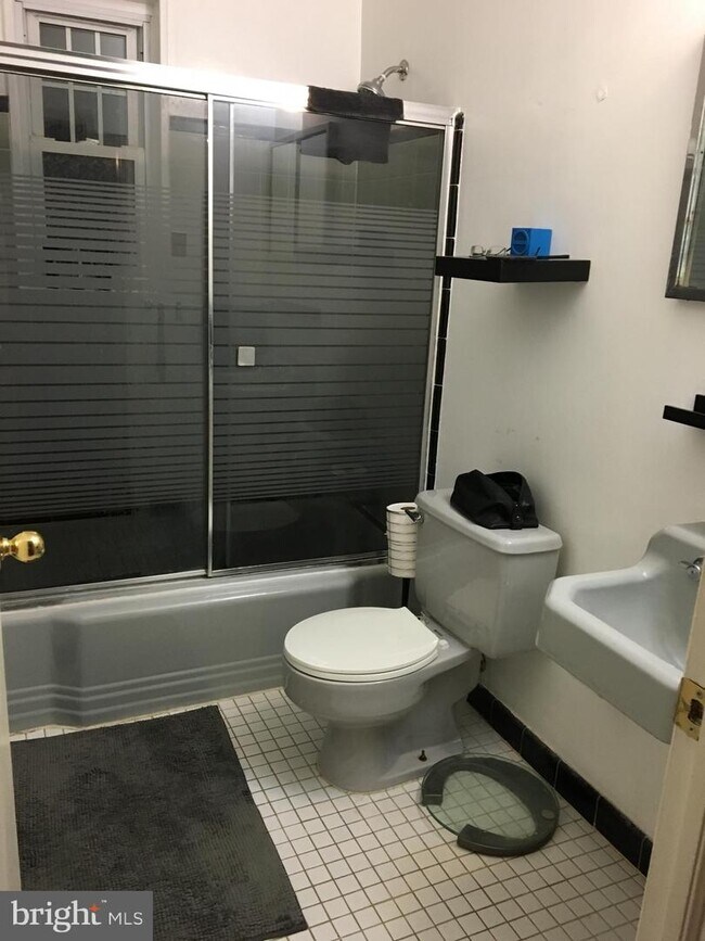 Foto del edificio - 9229 E Parkhill Dr