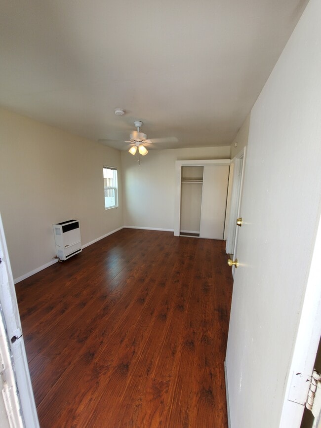 Dormitorio / sala de estar - 13108 S Vermont Ave