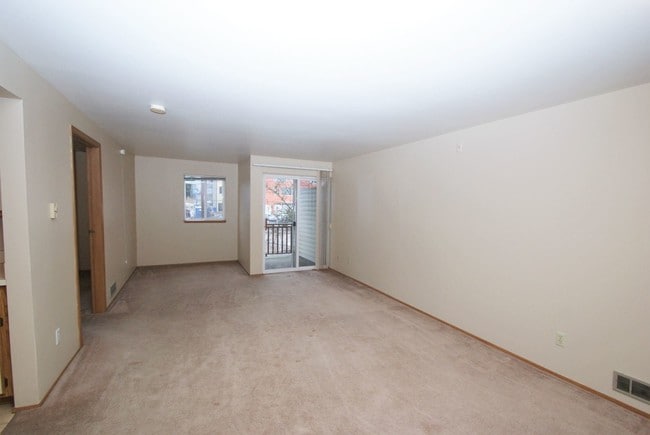 Building Photo - 1215 N 90th St
