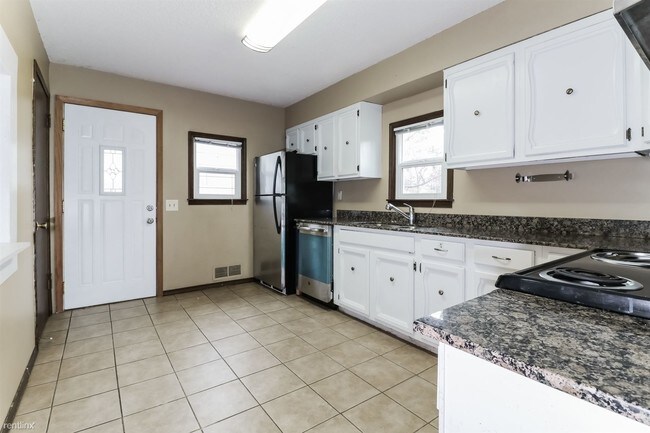 Foto del edificio - 3 br, 2 bath House - 2050 107th Ave NW