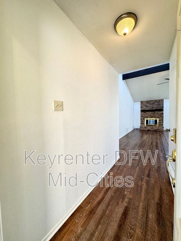 Photo - 917 Old Mill Cir House