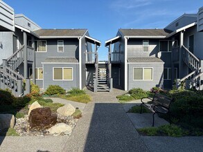 Building Photo - 2001 Skyline Way