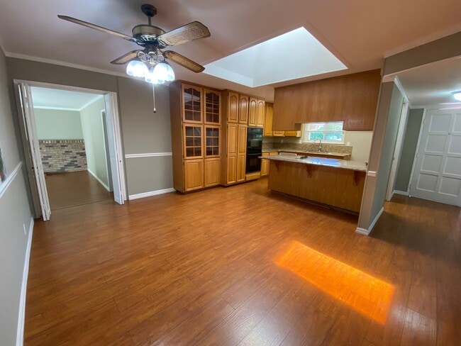 Building Photo - Spacious South Bay Home in Charming Neighb...