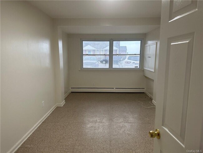 Foto del edificio - 2917 Schurz Ave