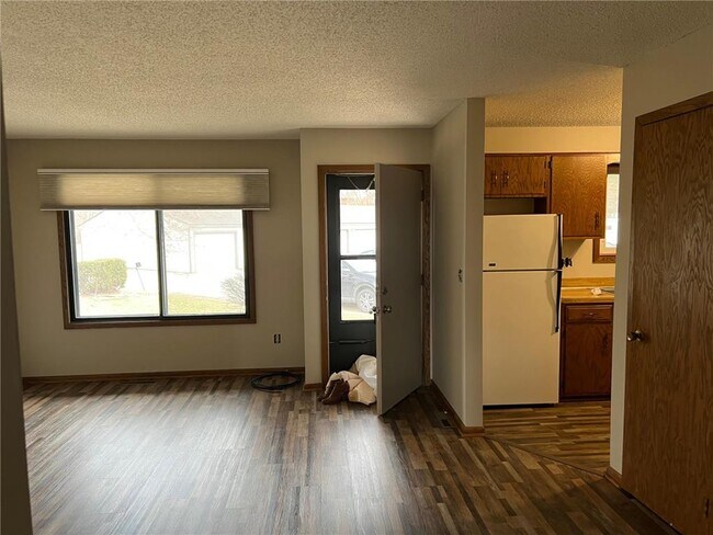Foto del edificio - 1635 Stieger Lake Ln