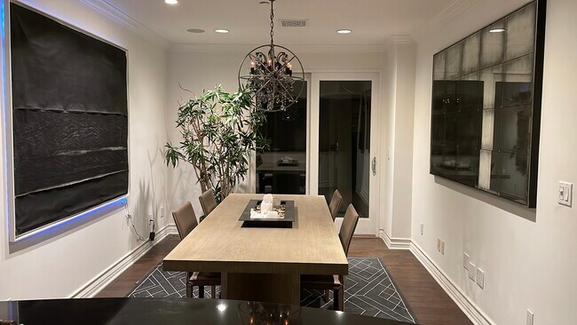 Dining - 122 N Clark Dr