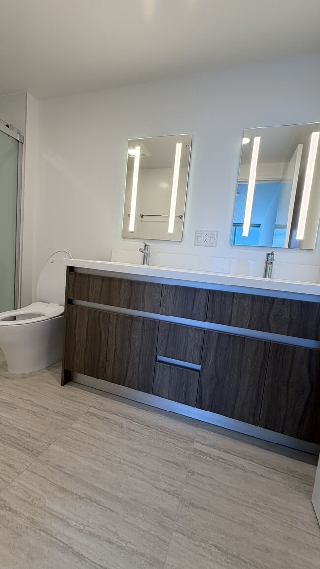 Building Photo - 1515 Liona St