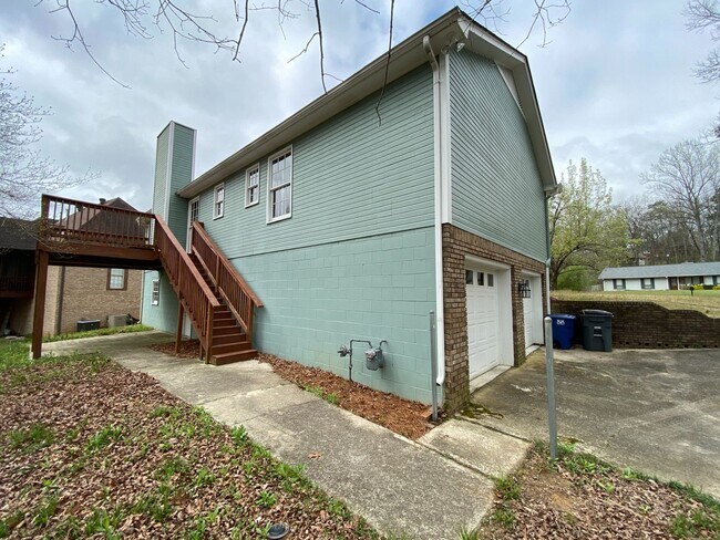 Foto del edificio - 221 Ridgewood Dr