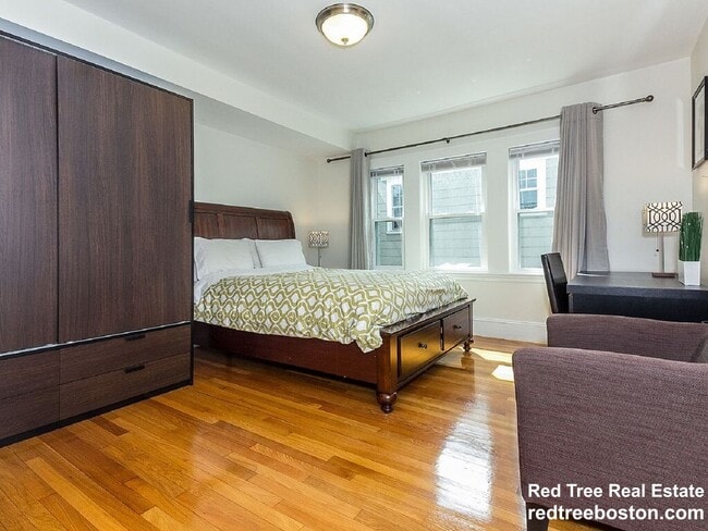 Building Photo - 33 Pershing Rd