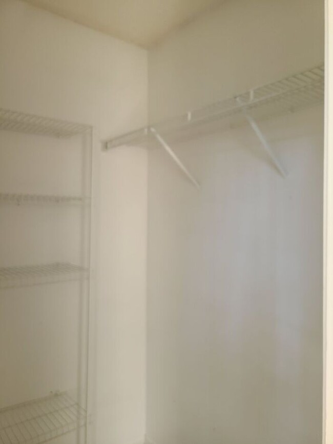 Foto del edificio - 3 Bedroom Condo, close to airport & shoppi...