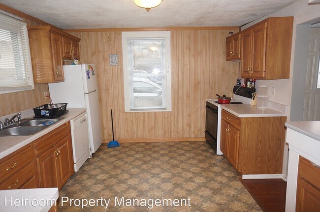 Building Photo - 1 br, 1 bath House - 921 E 8th Street