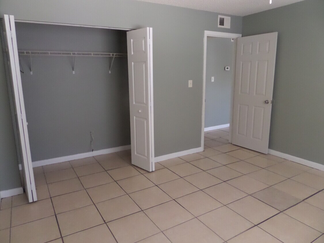 Foto principal - 320 Oak Rose Ln