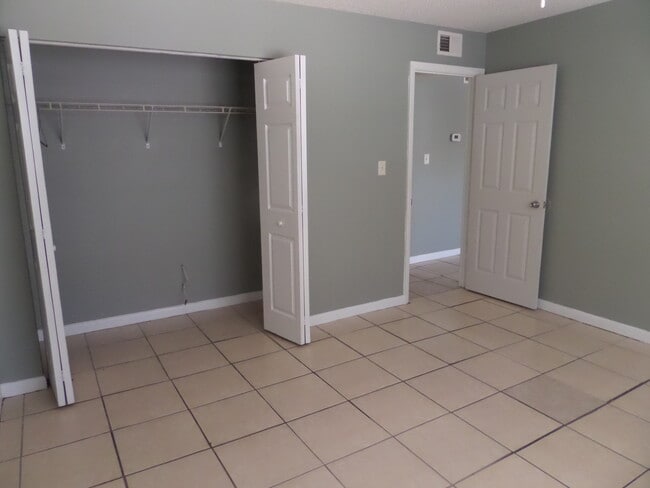 Building Photo - 320 Oak Rose Ln