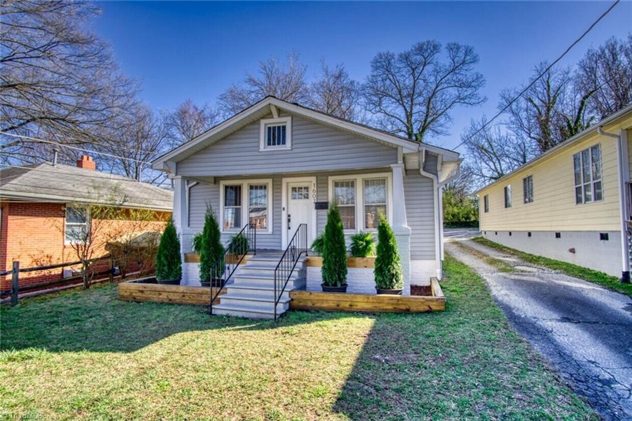 Primary Photo - Renovated 3 Bedroom Near UNCG