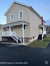Building Photo - 402 N Valley Ave