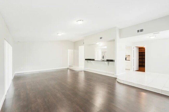 Foto del edificio - 1303 Village Ct