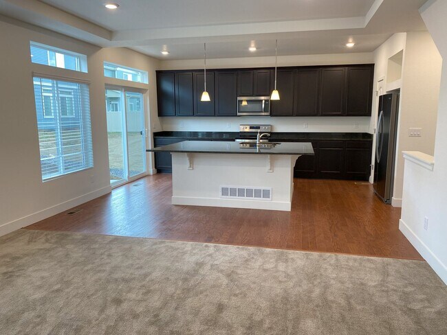 Foto del edificio - Stunning 4 bed 3.5 bath in Johnstown. Available NOW!