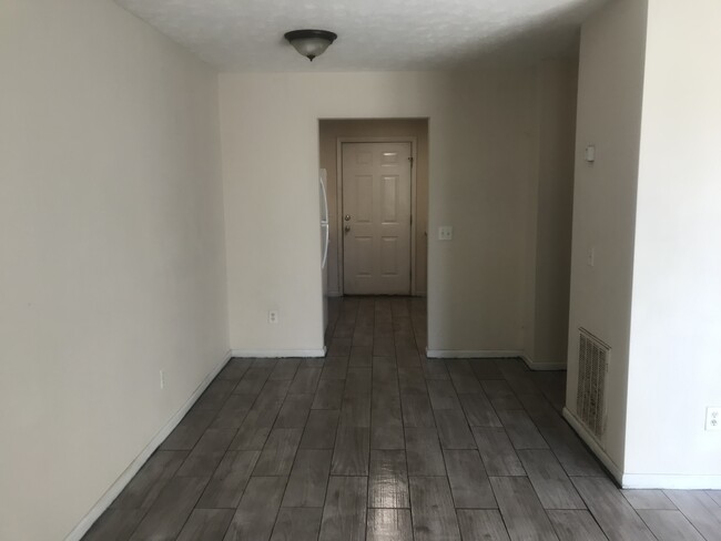 Dining Area - 3107 E 2nd Plz