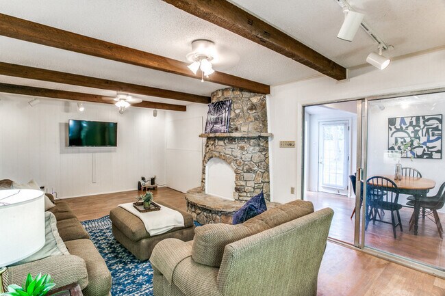 Foto del edificio - 103 W Lilly Ln