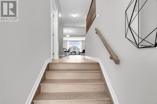 Building Photo - 304 Cloyne Cres
