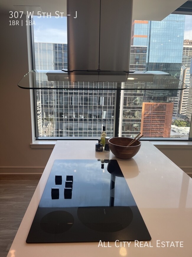 Foto del edificio - 307 W 5th St