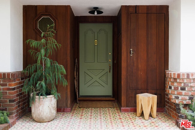 Foto del edificio - 1575 E Loma Alta Dr