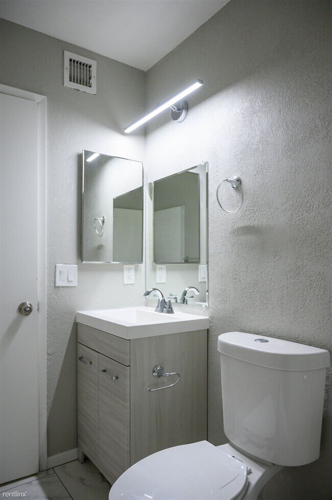 Foto del edificio - 3 br, 2 bath Townhome - 421 East Hidalgo A...