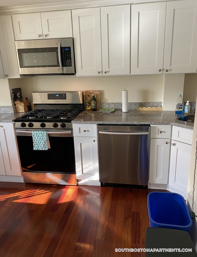 Building Photo - 143 L St