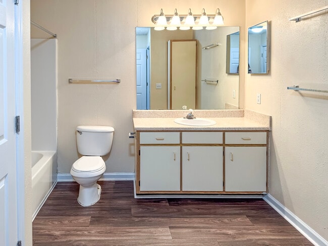 Large Bathroom - Brittwood