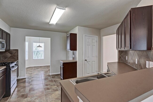 Building Photo - 9960 Hyacinth Way