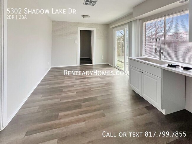 Foto del edificio - 5302 Shadow Lake Dr