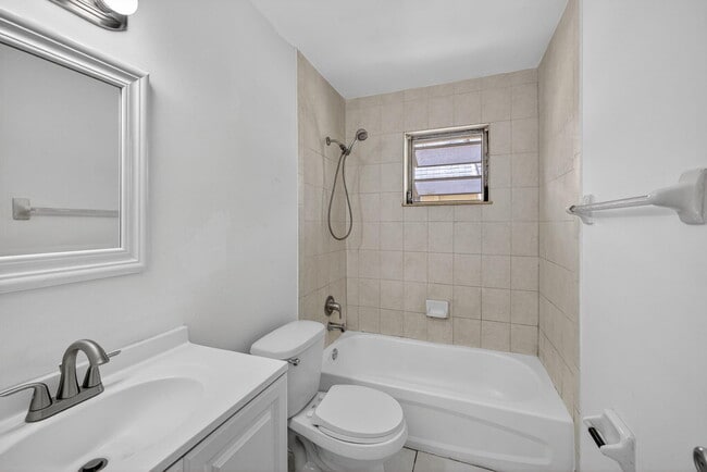 Building Photo - 4051 N Dixie Hwy