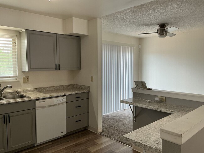 Building Photo - 5710 Eldora Dr
